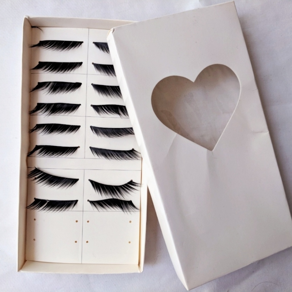 8 Pairs Black Feathered-Style False Eyelashes
